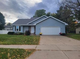 2213 S Driftwood Ln, Appleton, WI 54915