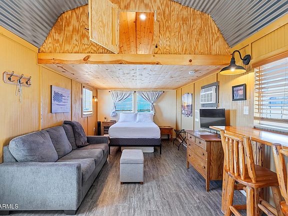 3rd image of 1231 S RIO VISTA Road