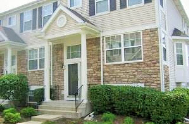1st image of 52 E Clare Ct