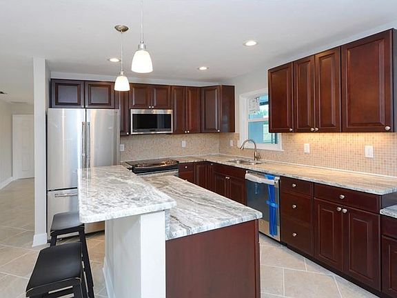 5th image of 509 S Neponsit Dr