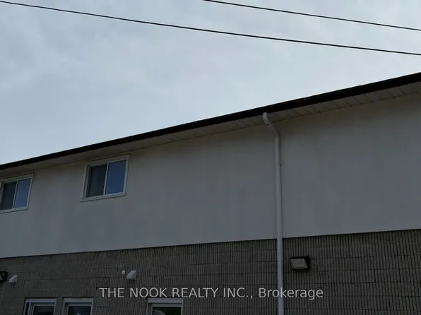 948 Simcoe St N #A, Oshawa, ON L1G 4W2