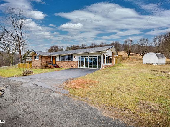 2nd image of 433 Ball Orchard Private Dr