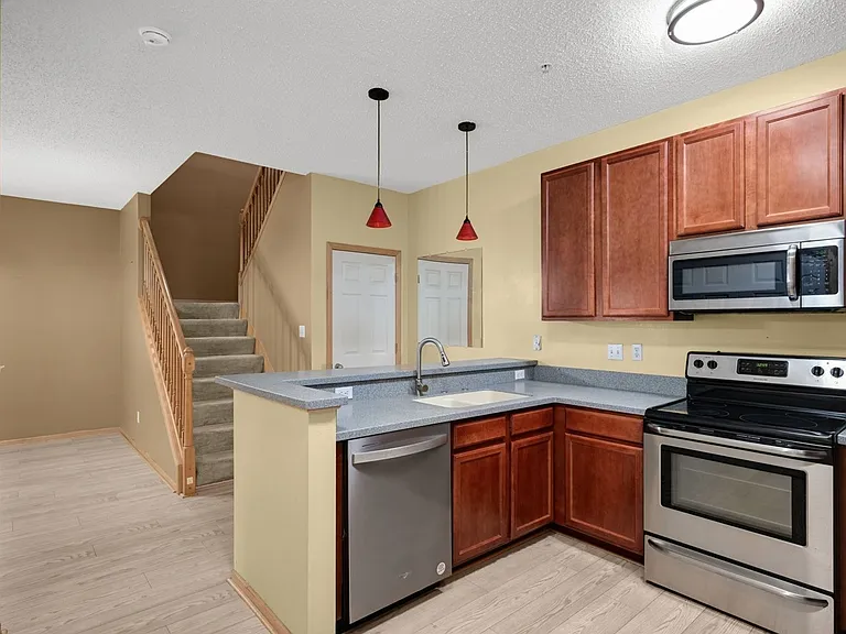 3049 Chamberlin St N #6 — Photo 6