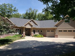 2401 Indian Hill Rd, Cedar Rapids, IA 52403