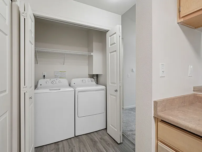 Oak Tree Apartments — Photo 73