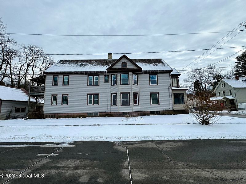 4th image of 235 Forest Avenue