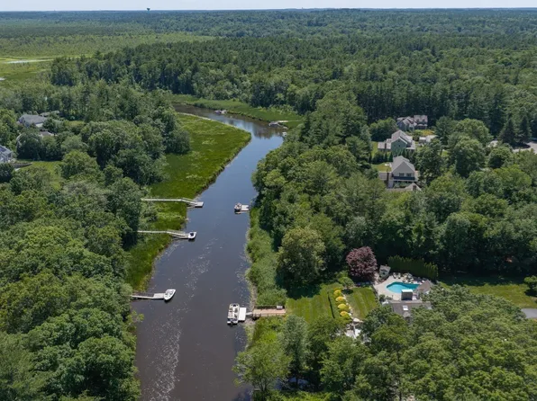 112 River Rd, Hanover, MA 02339