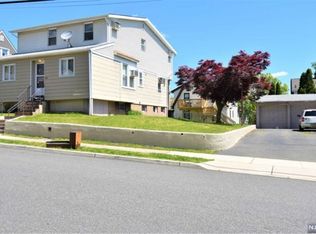 36 Hobart Pl, Totowa, NJ 07512