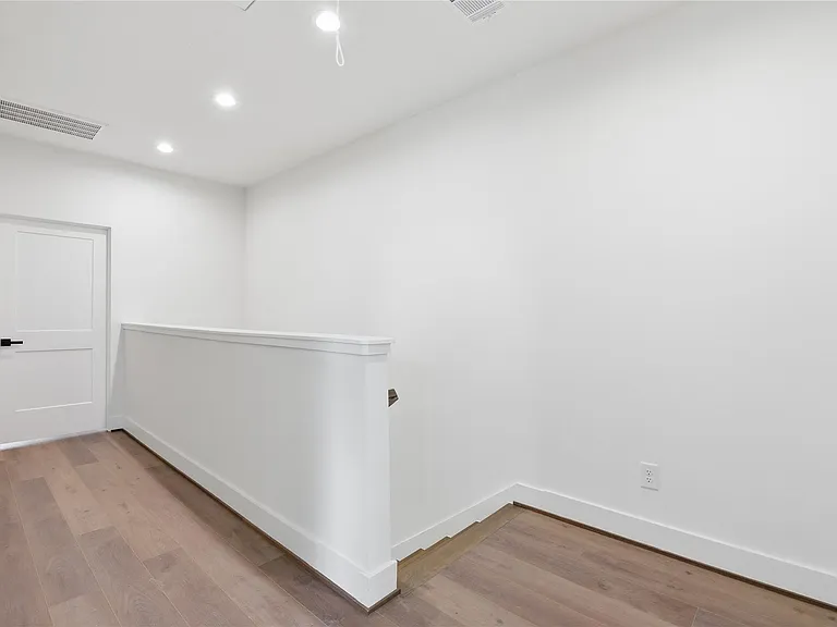 7702 Earl Rudder Way — Photo 30