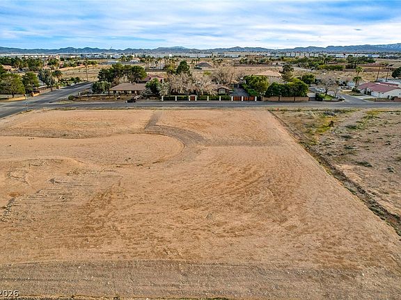 4th image of S Torrey Pines Dr