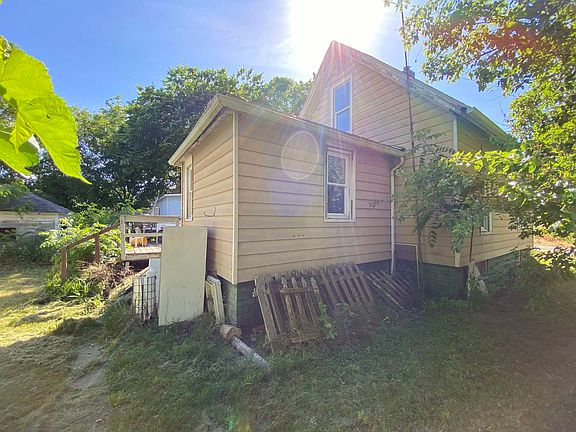 4th image of 1011 Lincoln St