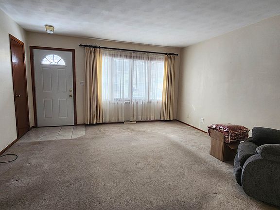 2nd image of 2204 Graham Cir