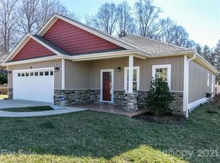 11 Bee Tree Village Pkwy, Swannanoa, NC 28778