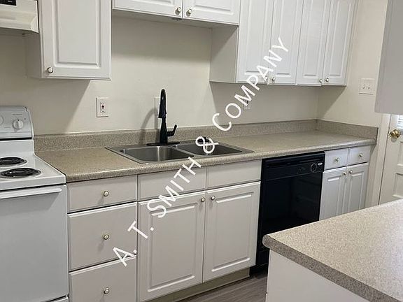 5th image of 1650 S Carr St