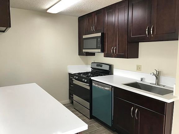 3rd image of 1217 Loma Ave APT 6