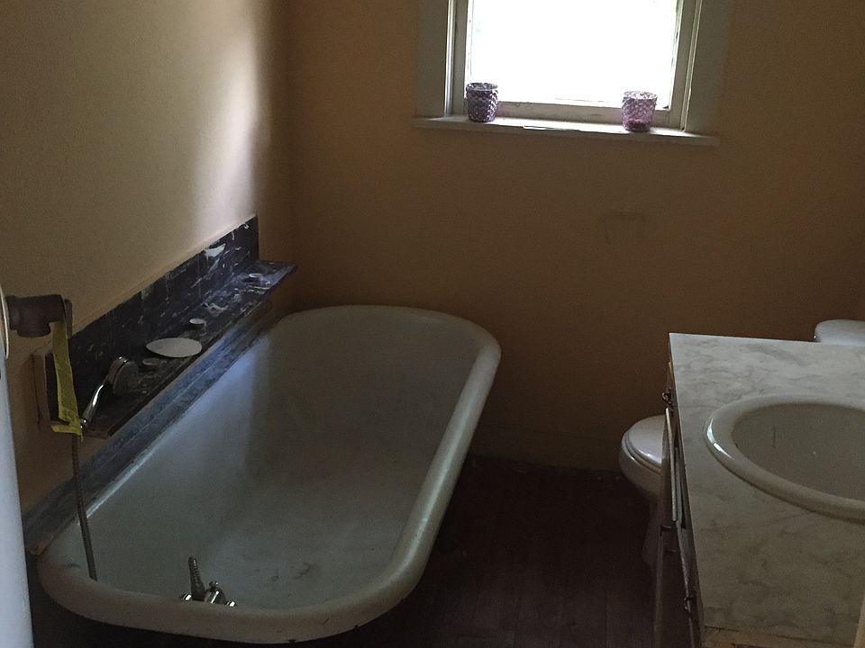 2nd image of 207 E Standifer St