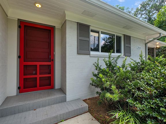 3rd image of 2111 Lee Ave