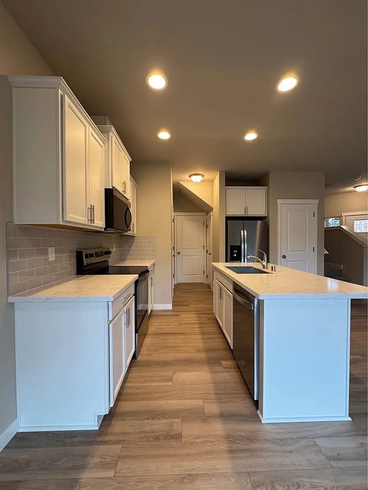 3 bed, 2.5 bath, 1498 sqft, $2,550 — Photo 2
