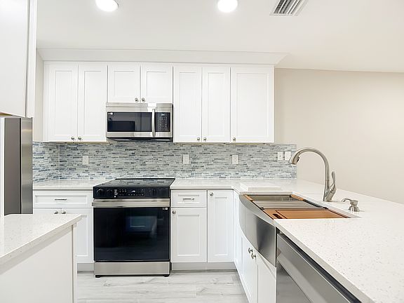4th image of 4906 Majorca Palms Dr