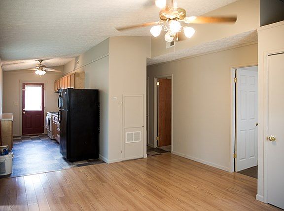 3rd image of 2554 W 6th St
