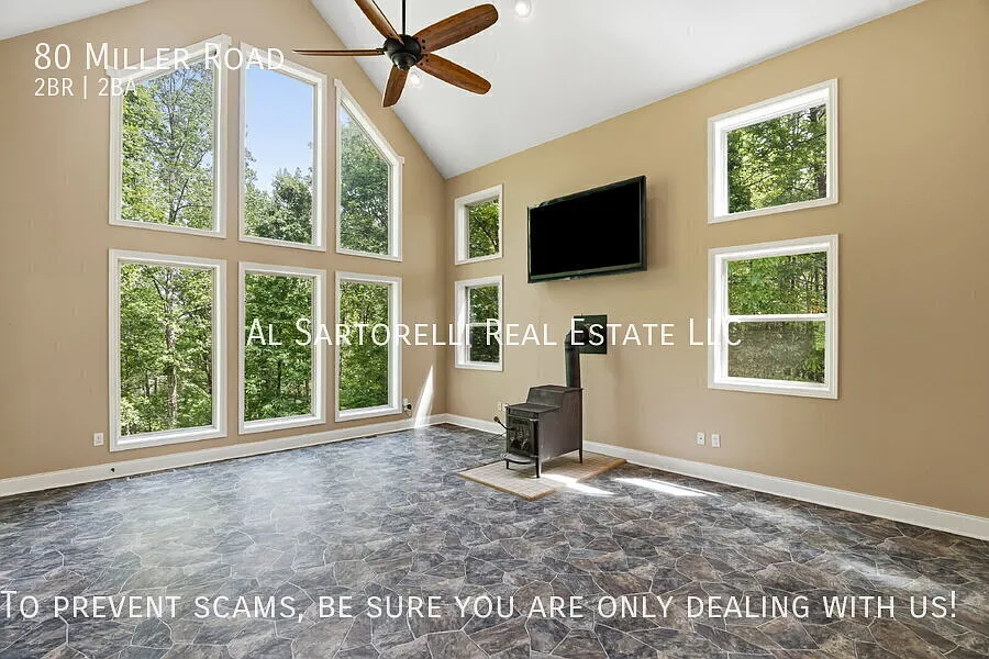 Private Mountain Cottage on 12 Wooded Acres in Marshall — Photo 2