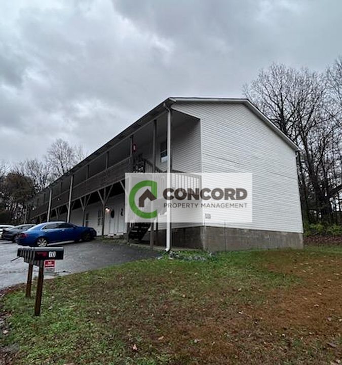 1st image of 3010 Ingleside Dr #1B