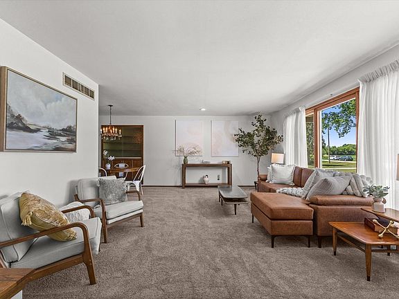 5th image of S93W22525 Henneberry AVENUE