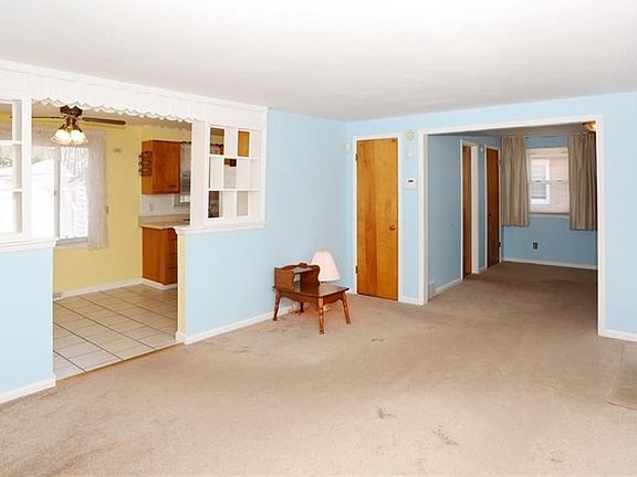 4th image of 52 Diane Dr