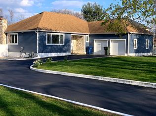 1 Louise Weltz Ln, Oakhurst, NJ 07755