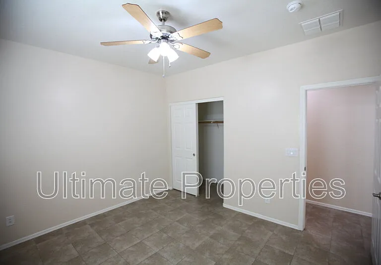 2230 W Oyer Ln — Photo 13