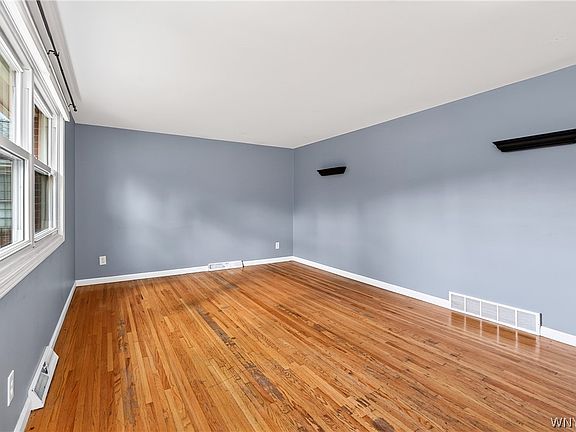 5th image of 143 Capen Blvd