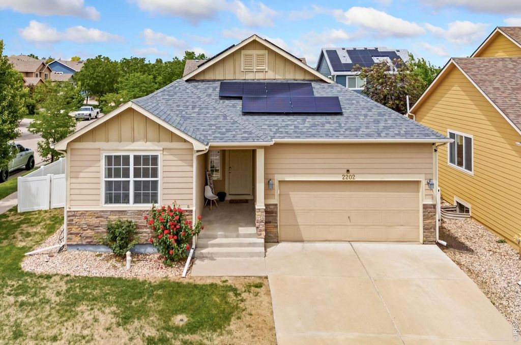 2202 Maple Hill Dr