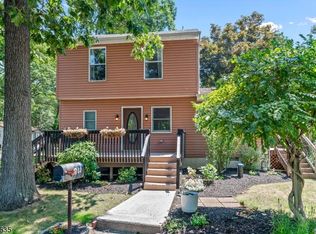 241 Elmira Trl, Hopatcong, NJ 07843