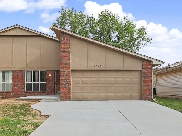 8704 E Lockmoor Cir, Wichita, KS 67207