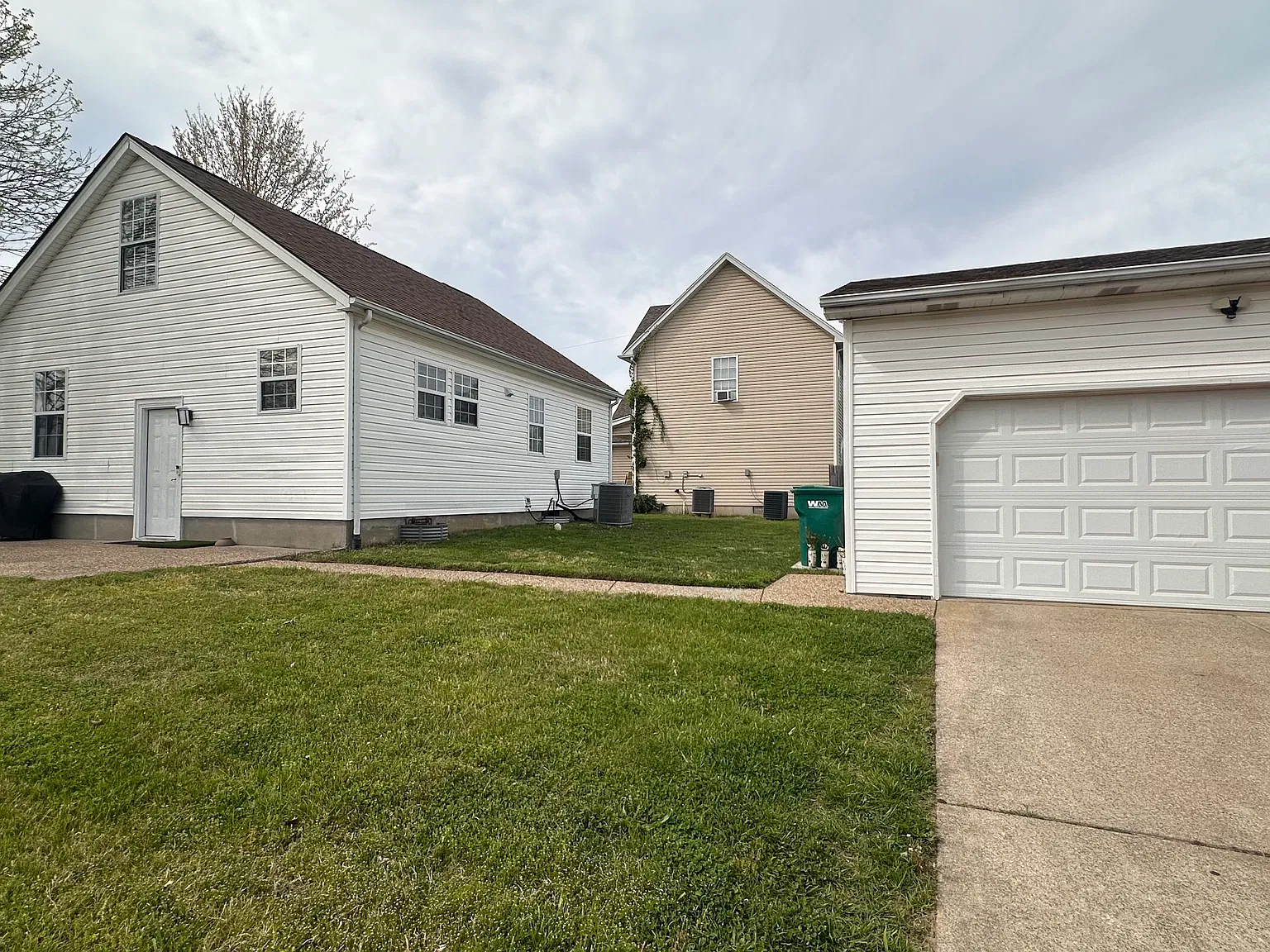 5 bed, 1800 sqft, $2,000 — Photo 3