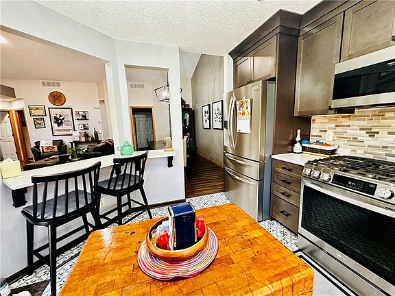 2nd image of 1719 Hunter Hill Road