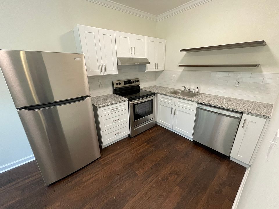 1st image of 386 Parkway Dr NE #101
