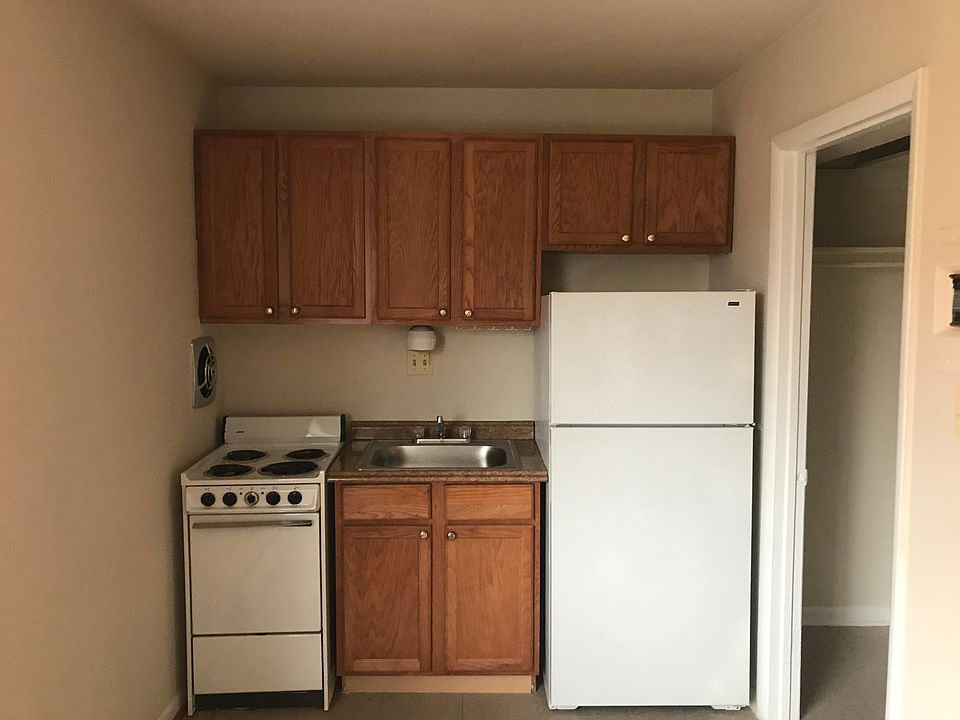 2nd image of 1111 D St NE APT 24