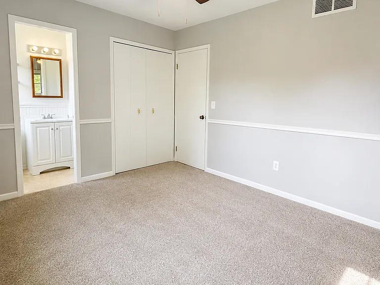 1431 Meadow Dr — Photo 12