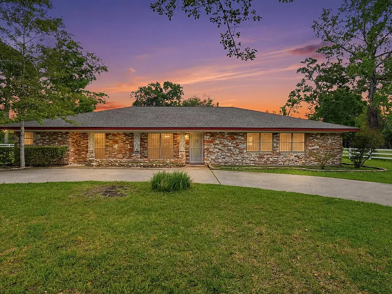 10240 Post Oak Dr — Photo 1
