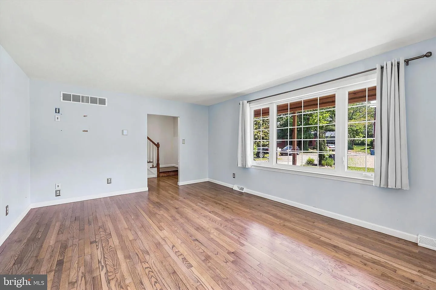 4 bed, 2.5 bath, 2100 sqft, $3,250 — Photo 2