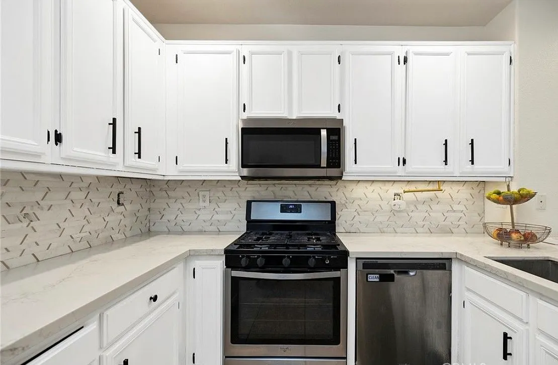 3 bed, 1630 sqft, $3,250 — Photo 3