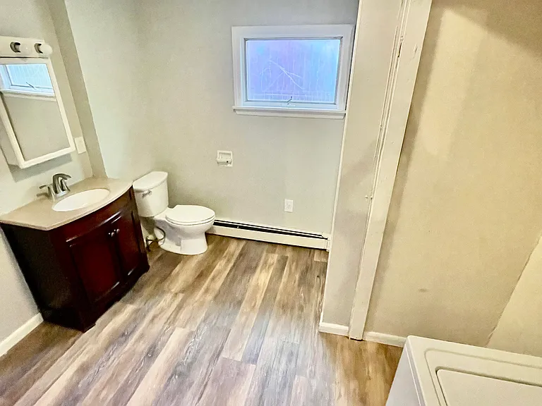 274 E Washington Ave — Photo 9