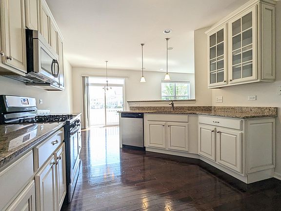 5th image of 230 Bennett Dr