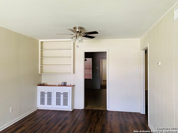 3rd image of 214 Bloomfield Dr