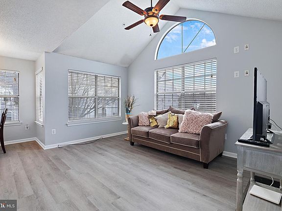 4th image of 14048 Vista Dr #104
