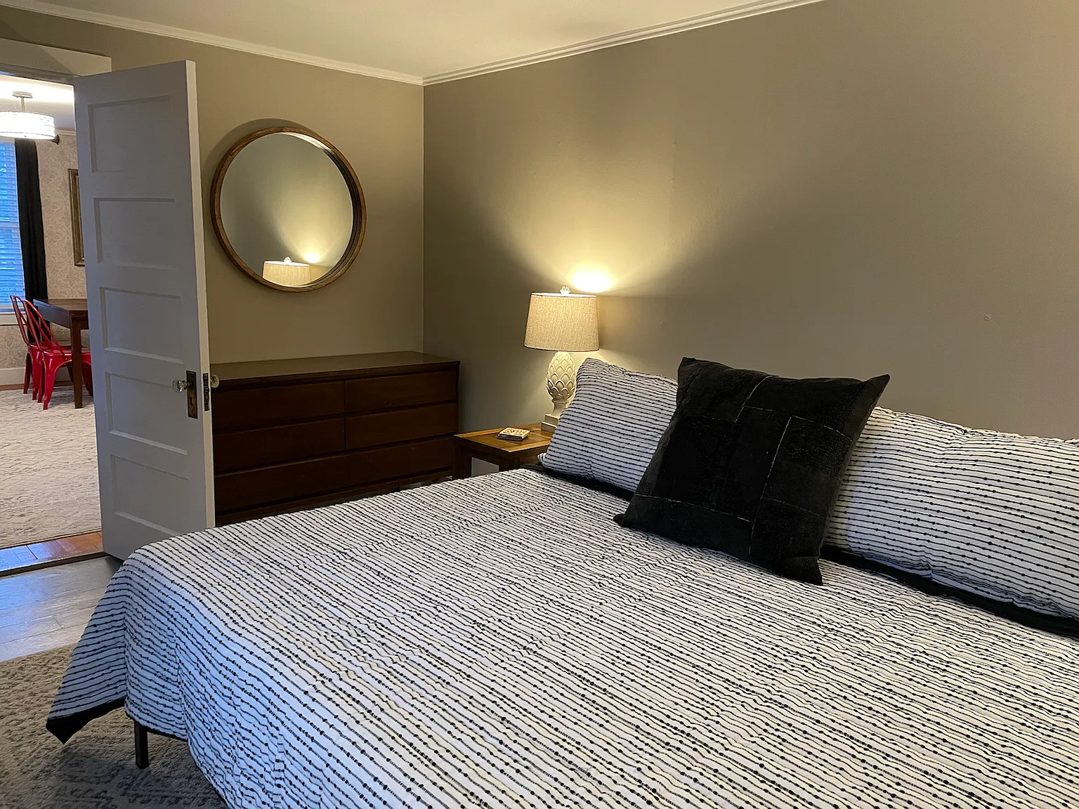 2 bed, 1000 sqft, $2,300 — Photo 4