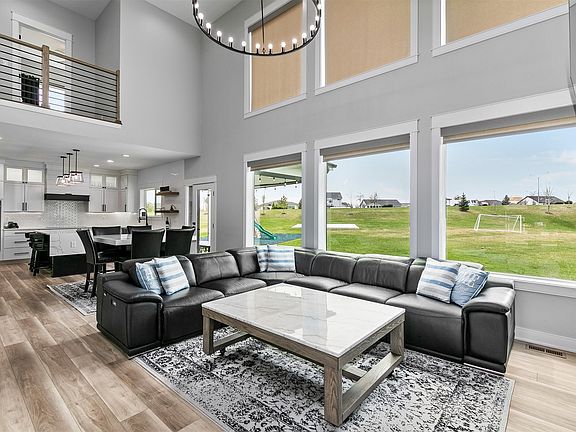 5th image of 16318 Goldenrod Dr