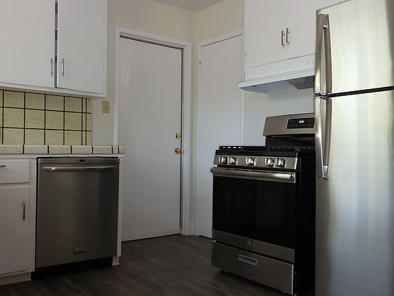 5th image of 328 Orchard Ave