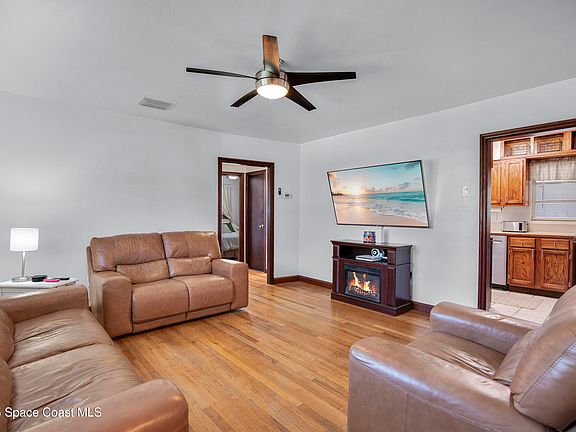 4th image of 11 Aster Dr